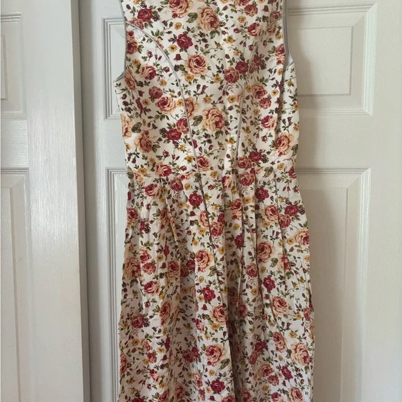 GloryStar Floral Dirndl - Picture 5 of 5